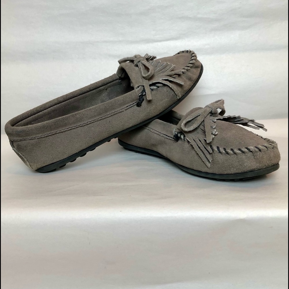 Minnetonka Women’s Gray Suede Leather Kilty Slip-On Moccasins Size 8